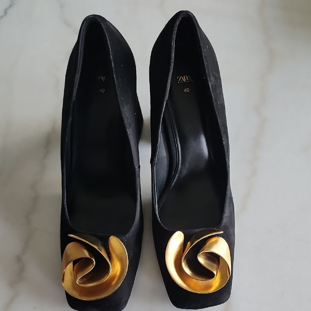 Zara Women's Black Heels with Gold Detail